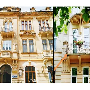 Family In Center With Balcony Apartment